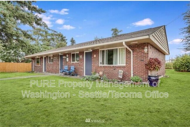 Building Photo - 4612 Lila Ln SW