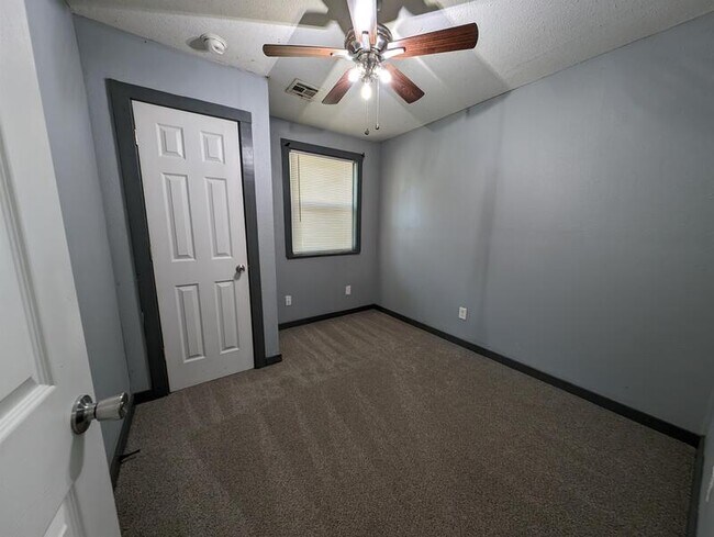Building Photo - 4604 N Trenton Ave