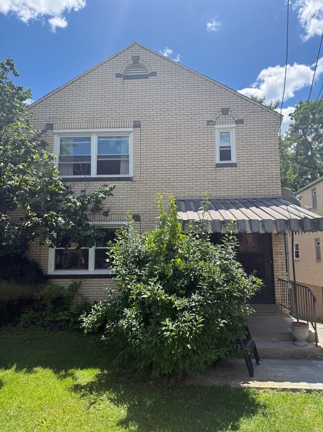 Photo - 2121 Pioneer Ave Apartment