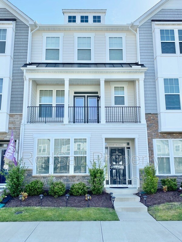 Foto principal - 1428 Independence Blvd