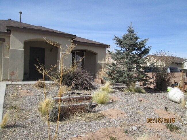 Building Photo - 3BR 2BA IN ENCHANTED HILLS