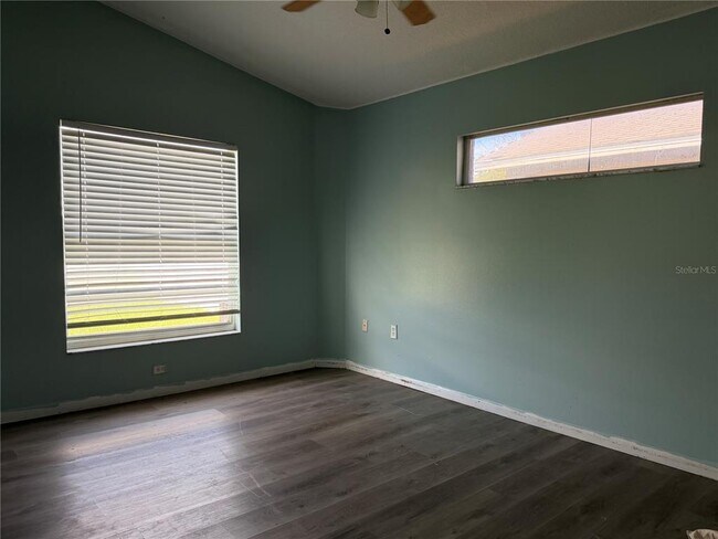 Foto del edificio - 2427 Camden Oaks Pl