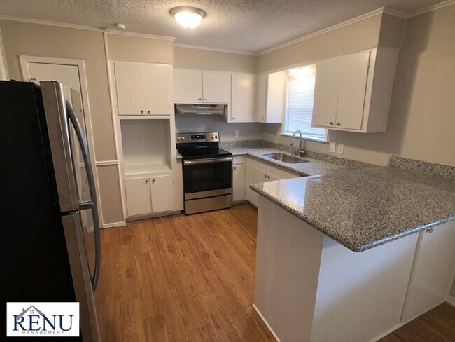 Building Photo - Updated 3 BR Ridgeland Ranch