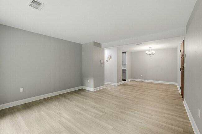 Foto del edificio - 405 Franklin Crossing Rd