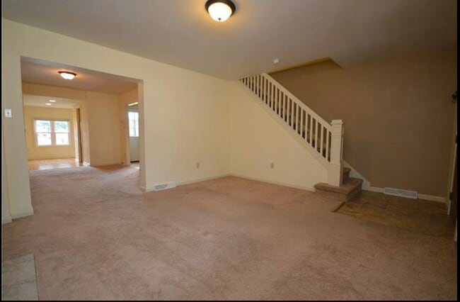 Building Photo - 804 Lilac St
