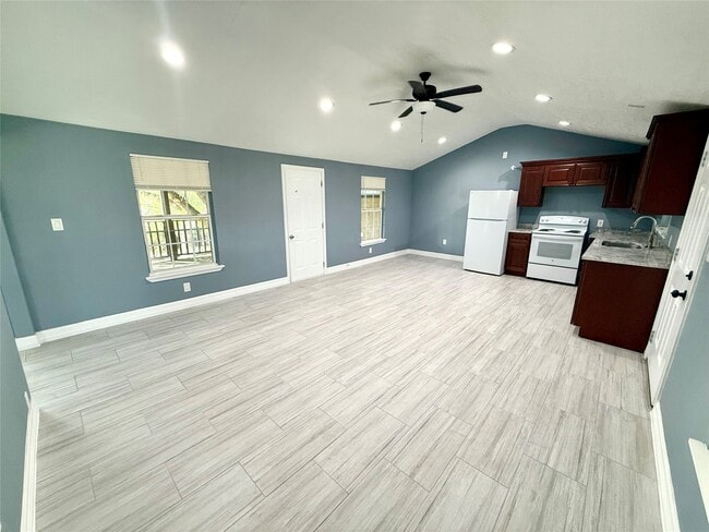 Building Photo - 9013 Puritan Way