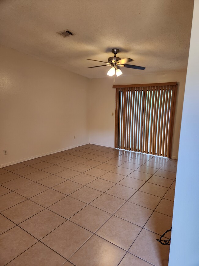 Living room - 8349 Country Walk Dr