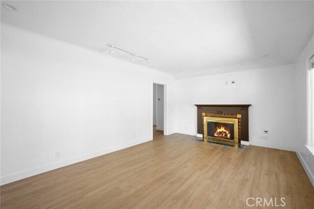 Foto del edificio - 2930 Mayfield Ave