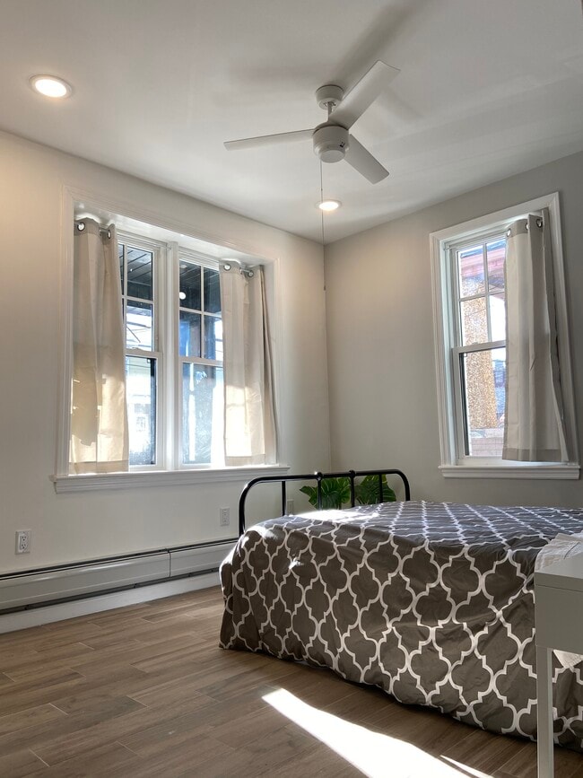 Building Photo - 27 E 51st St