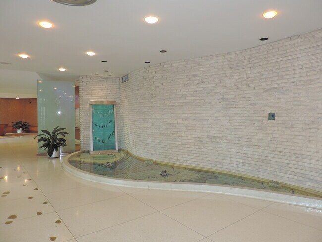 Foto del edificio - 6301 N Sheridan Rd
