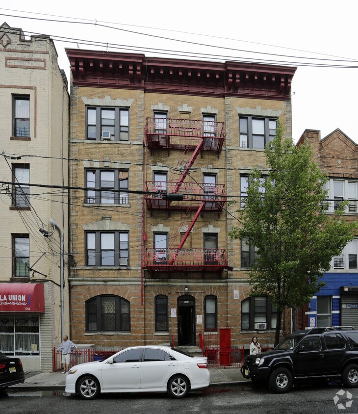 Building Photo - 5704-5706 Hudson Ave