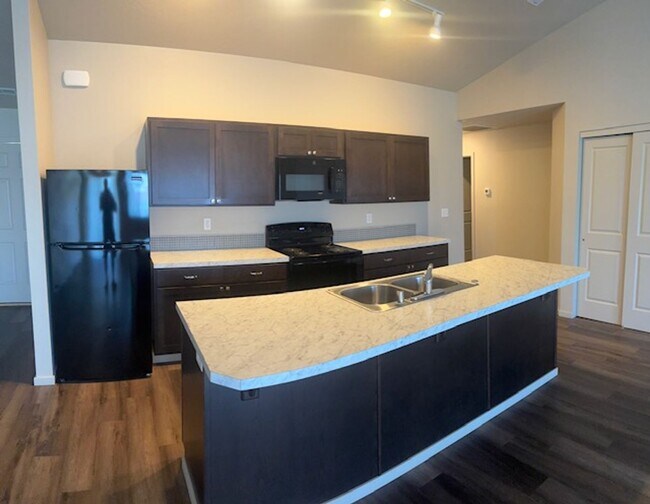 Foto del edificio - Moen Fields 3 Bed 3 Bath Garden Townhome a...