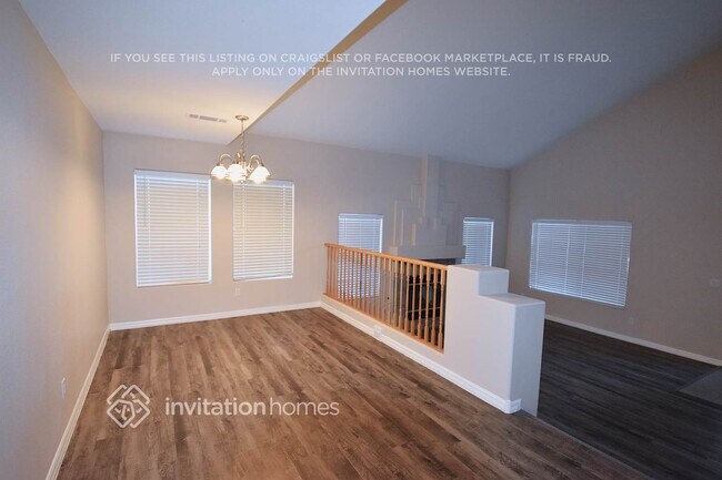 Foto del edificio - 7805 Robinglen Ave