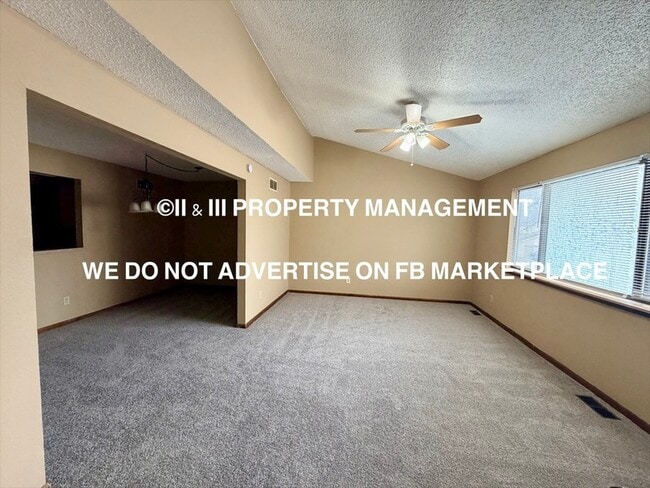 Foto del edificio - 1424 E Mart-Way Cir