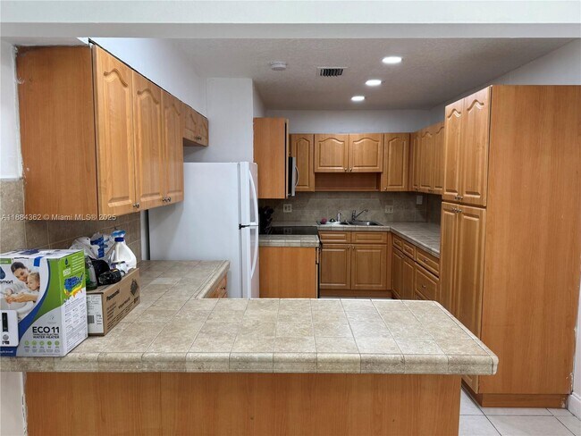 Foto del edificio - 19220 NW 51st Ave