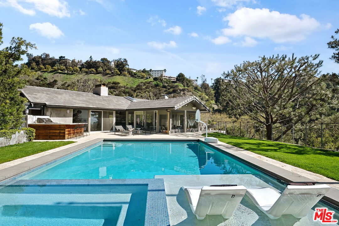 Foto principal - 1255 N Bundy Dr