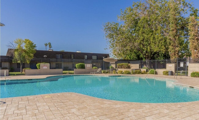 Building Photo - 1609 E Ellis Dr