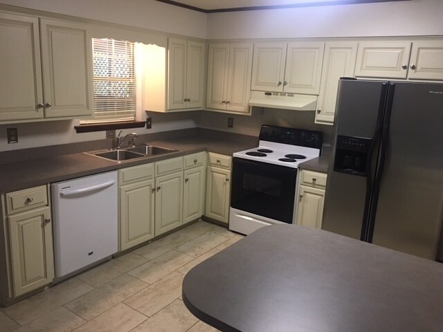Building Photo - Edgewood Place subd. West Mobile 3/2 Large...