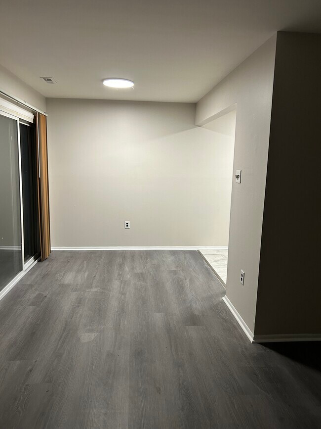 El comedor da al patio. - 124 Willow Turn