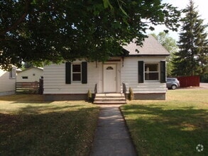 Building Photo - 440 South Ave E