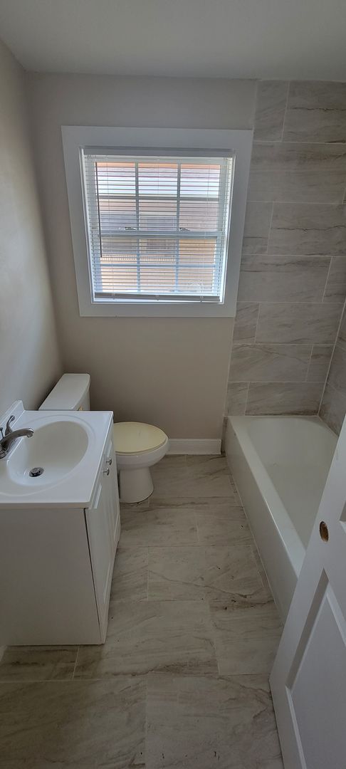 Foto del edificio - Newly Renovated 4 BEDROOM SINGLE FAMILY HOME