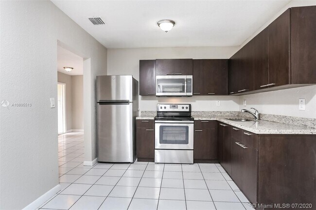 Foto del edificio - 3226 NW 41st St