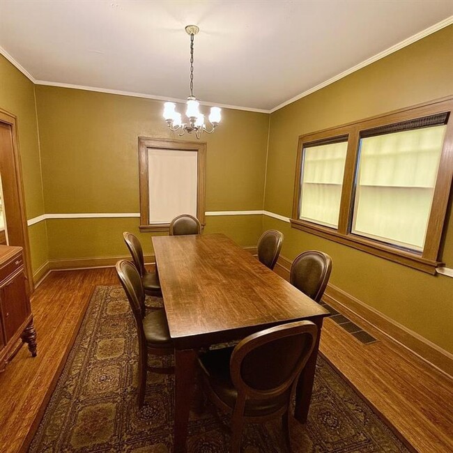 Building Photo - 3 Bedroom 1 Bathroom