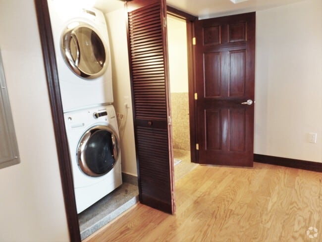 Building Photo - Gallery 3450