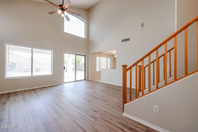 Building Photo - 6921 W Juniper Ave
