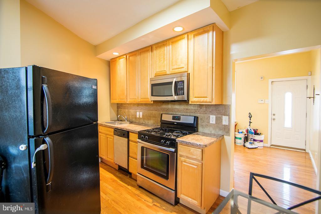 Primary Photo - 2500 E Oakdale St