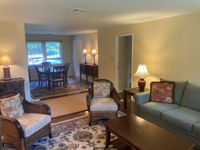 Foto del edificio - 62 Heritage Hill Rd