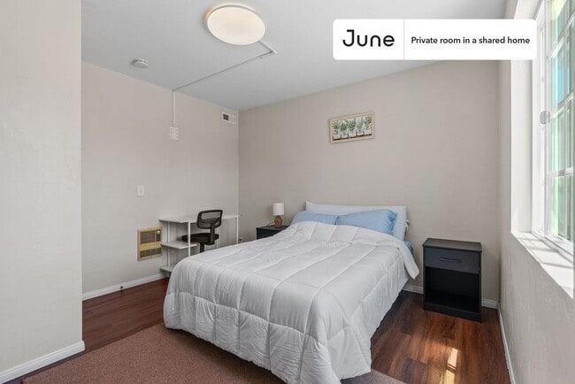 Building Photo - Private bedroom in 7 bed/3 bath Home