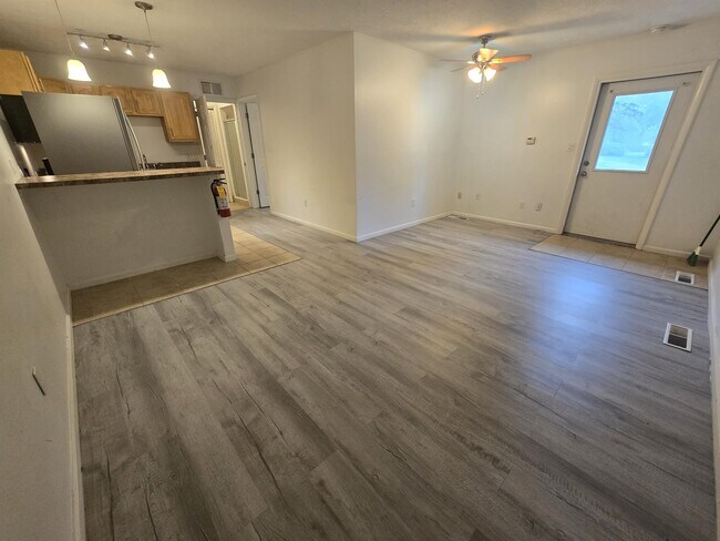 Building Photo - 811 Marvin St