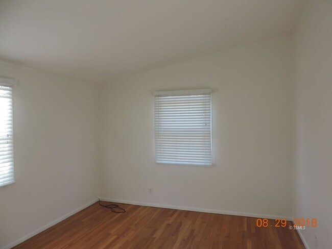 Building Photo - 337 N Warner St