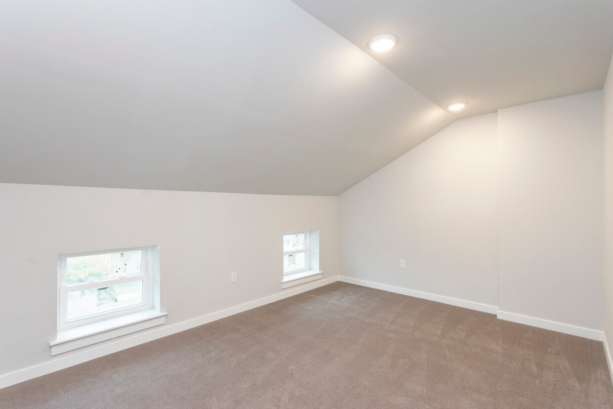 Foto principal - 126 W 5th Ave