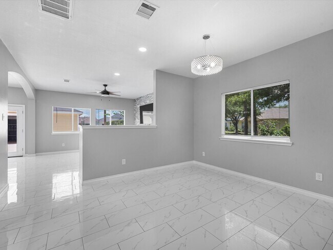Foto del edificio - 6131 Settlers Lake Cir W