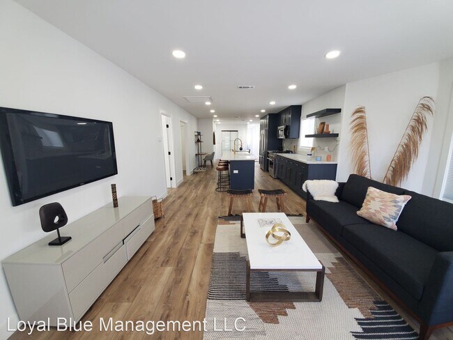 Foto del edificio - 4 br, 2 bath House - 3427 S Victoria Avenue