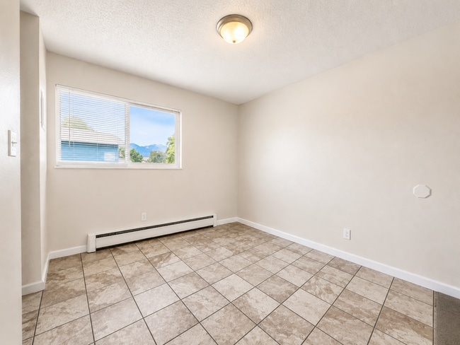 Building Photo - 4240 Loomis Ave