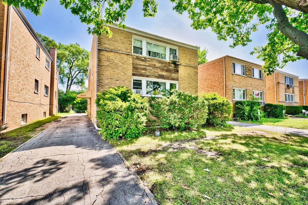 Primary Photo - 9125 Lawler Ave