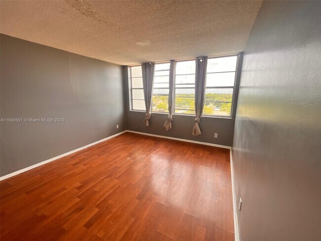 Foto del edificio - 16740 NE 9th Ave