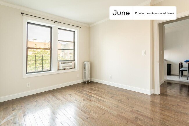 Foto del edificio - Private bedroom in 4 bed/1 bath Home