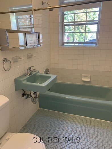 Building Photo - 2 Viking Ct