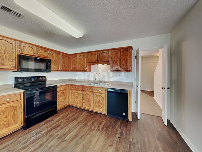Building Photo - 2491 Hunters Pointe Dr