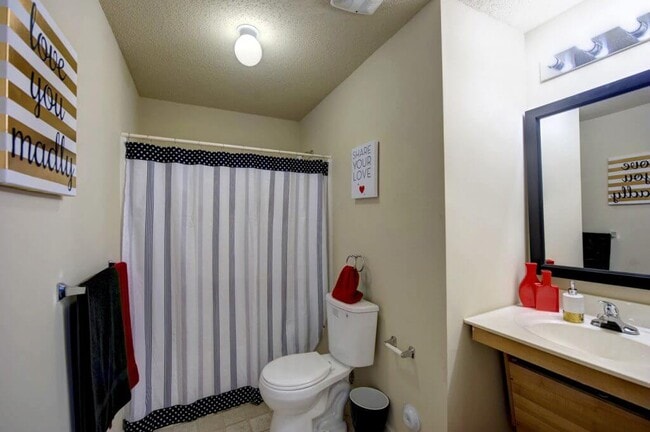 Building Photo - 1300 Bulldog Dr