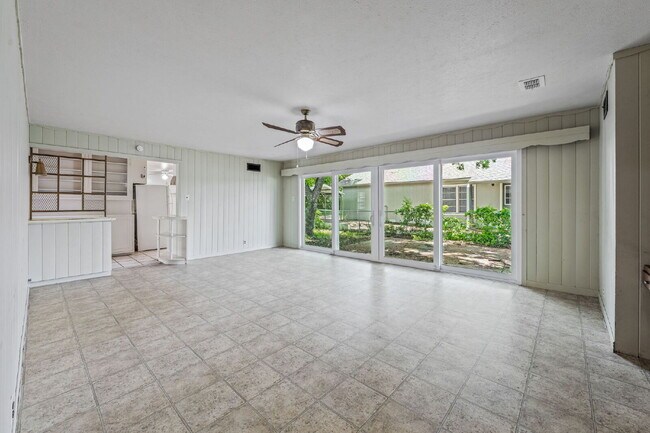 Foto del edificio - 4 bedroom one block from campus!