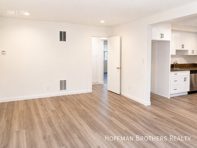 Foto del edificio - 325 N Howard St