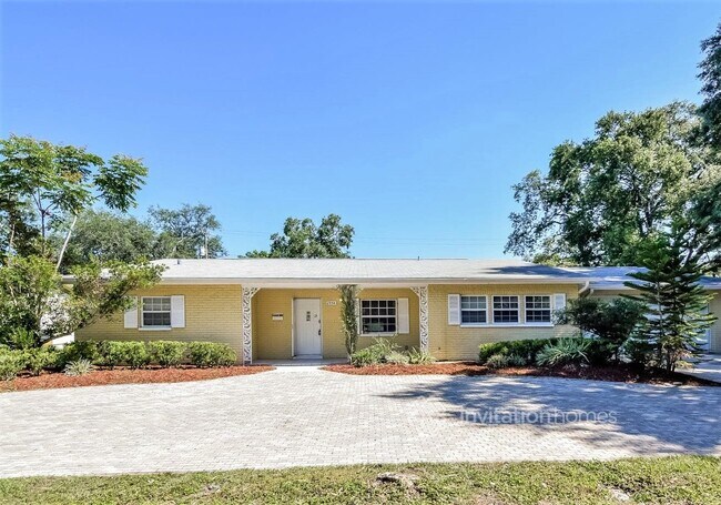 Foto del edificio - 2554 Lake Ellen Cir