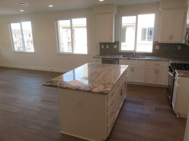 Building Photo - 38977 Primula Ter