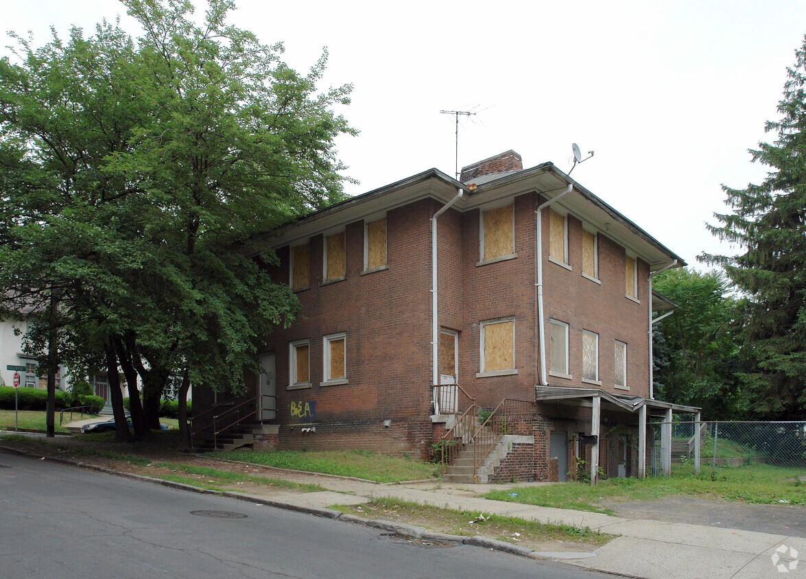 Foto del edificio - 54 Ridgewood Pl