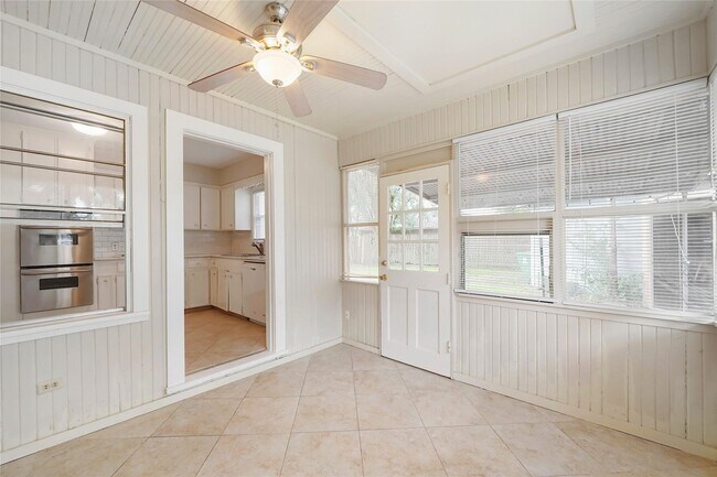 Foto del edificio - 1002 Waltway Dr